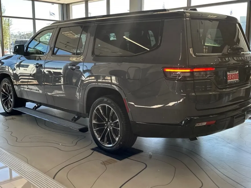 2024 Jeep Grand Wagoneer L photo 5