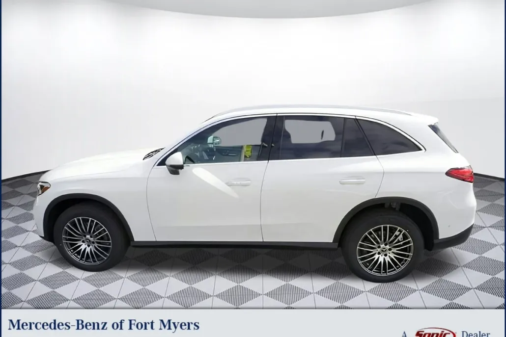 2025 Mercedes Benz GLC 300 photo 1