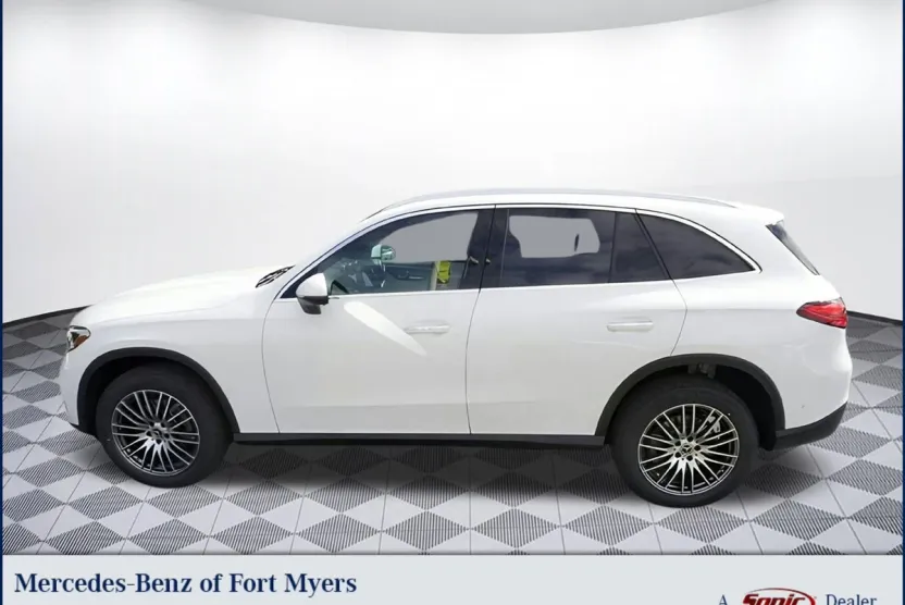 2025 Mercedes Benz GLC 300 photo 1