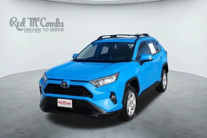 2021 Toyota RAV4 XLE photo 1