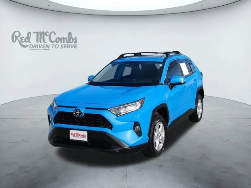 2021 Toyota RAV4 XLE photo 1