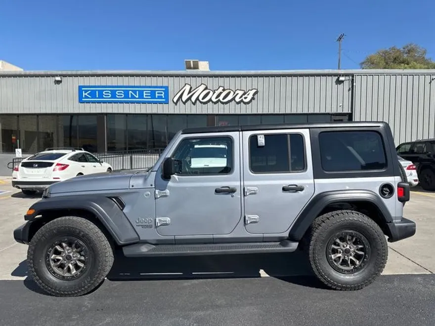 2013 Jeep Wrangler Unlimited Sahara photo 1