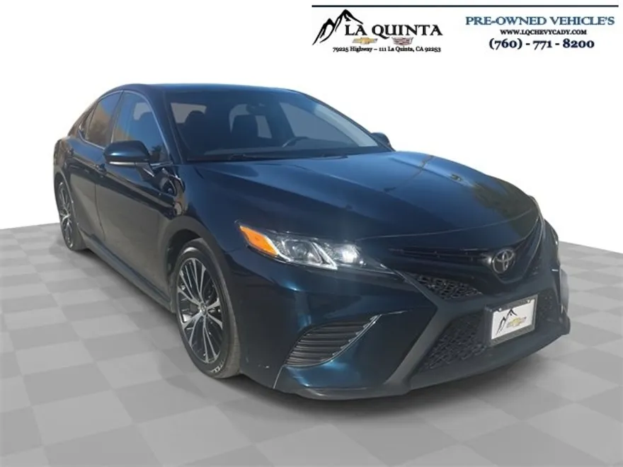 2020 Toyota Camry SE photo 1