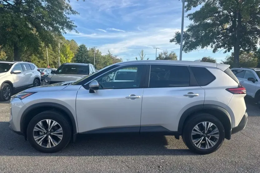 2022 Nissan Rogue SV photo 1