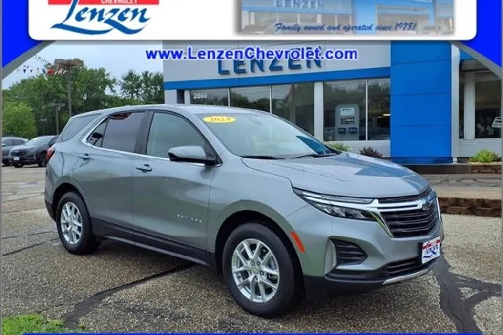 2024 Chevrolet Equinox LT photo 1