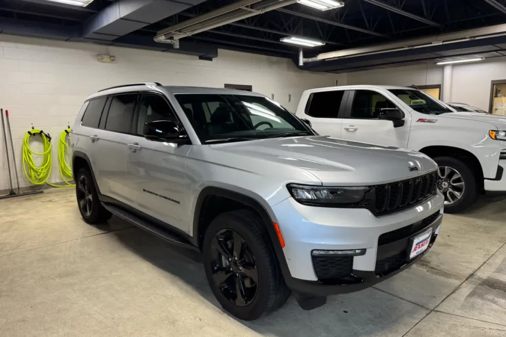 2024 Jeep Grand Cherokee Limited photo 1