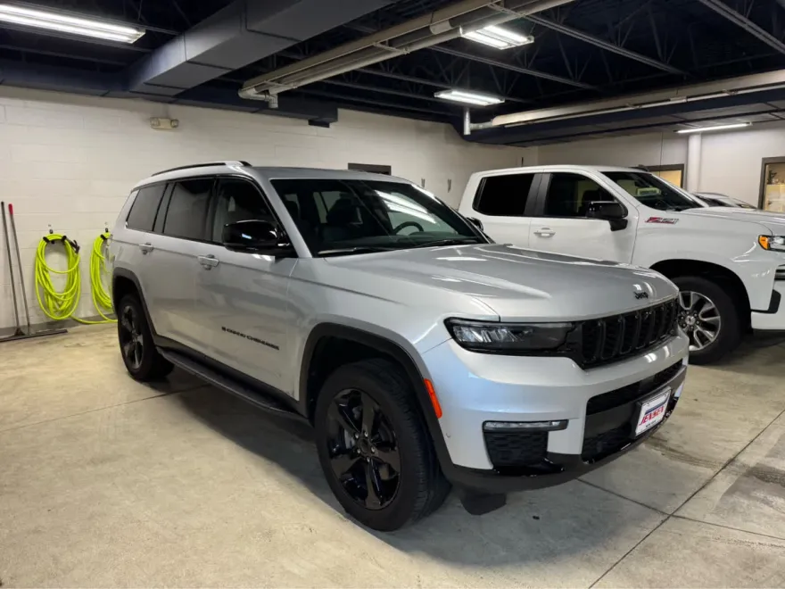 2024 Jeep Grand Cherokee Limited photo 1