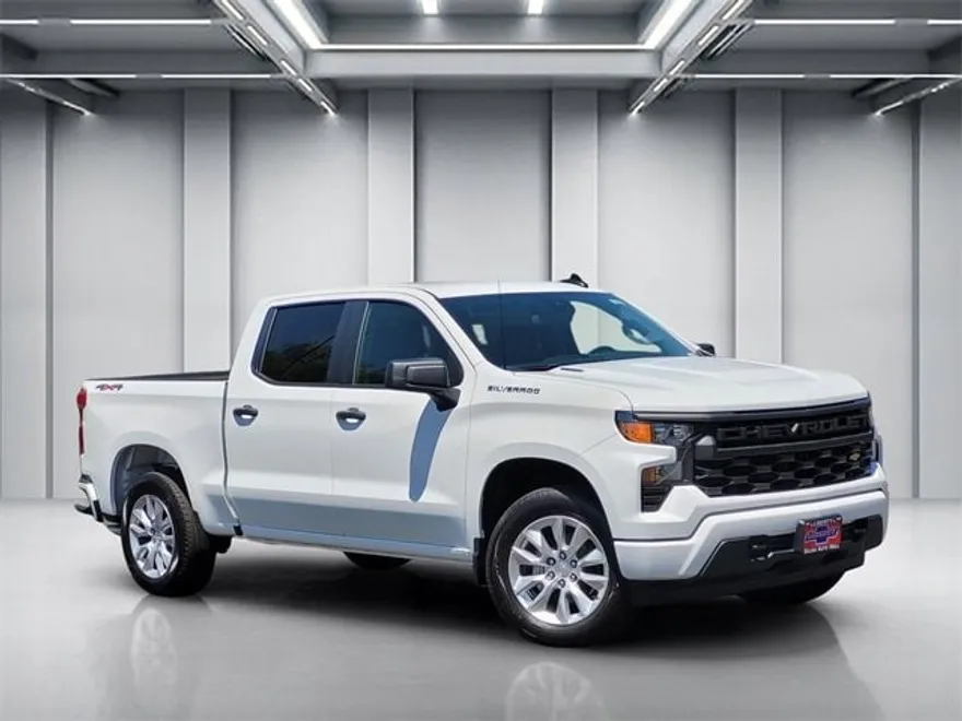 2026 Chevrolet Silverado 1500 Custom photo 1