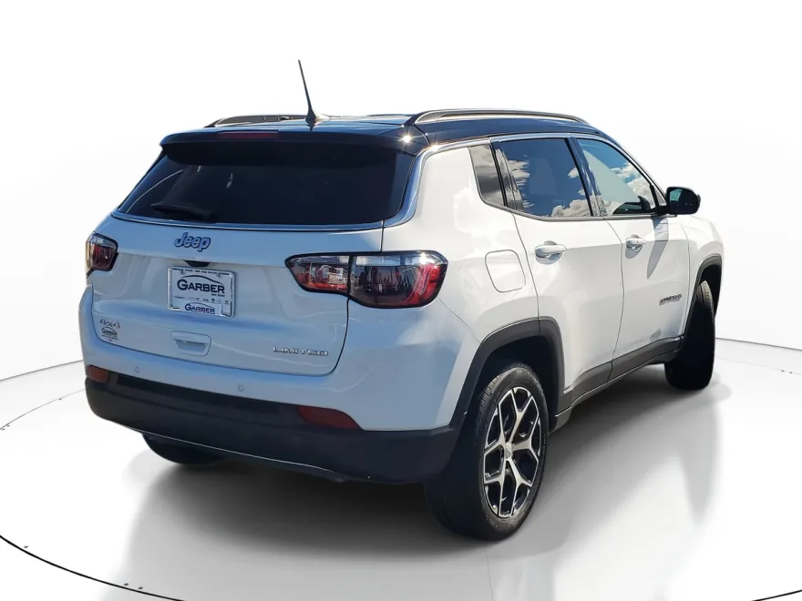 2024 Jeep Compass Limited photo 1