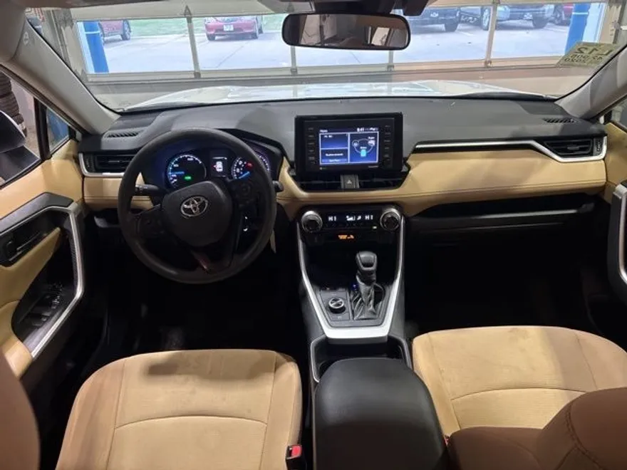 2020 Toyota RAV4 Hybrid LE photo 1