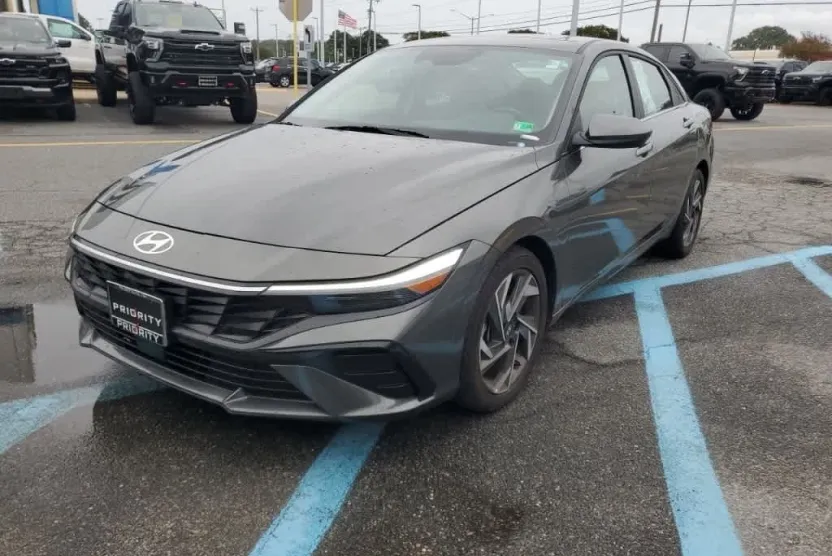 2024 Hyundai Elantra SEL Convenience photo 1