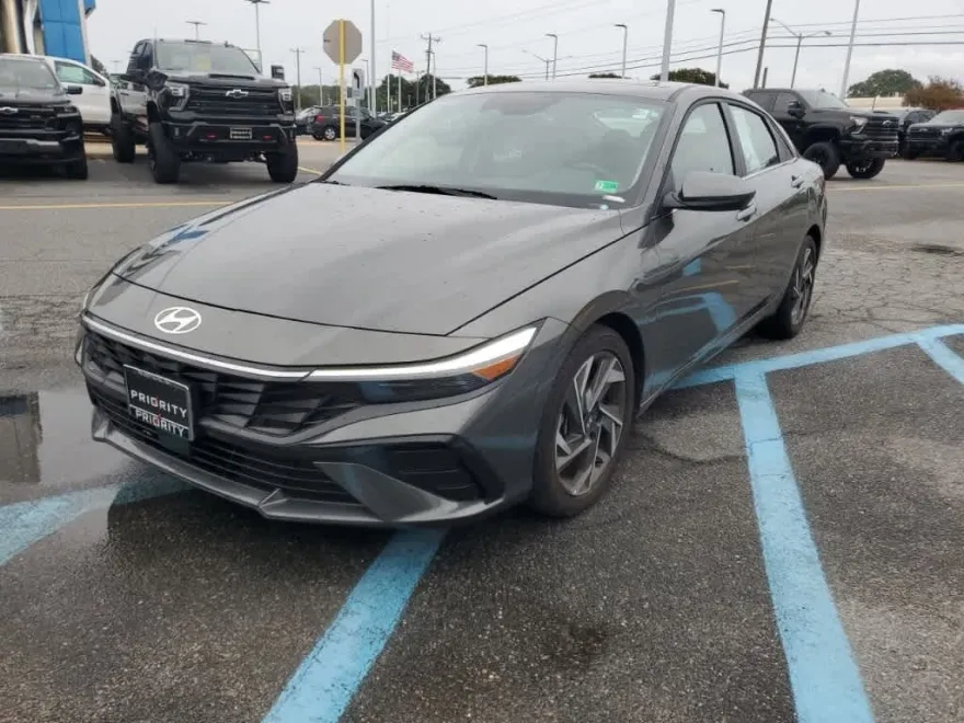 2024 Hyundai Elantra SEL Convenience photo 1