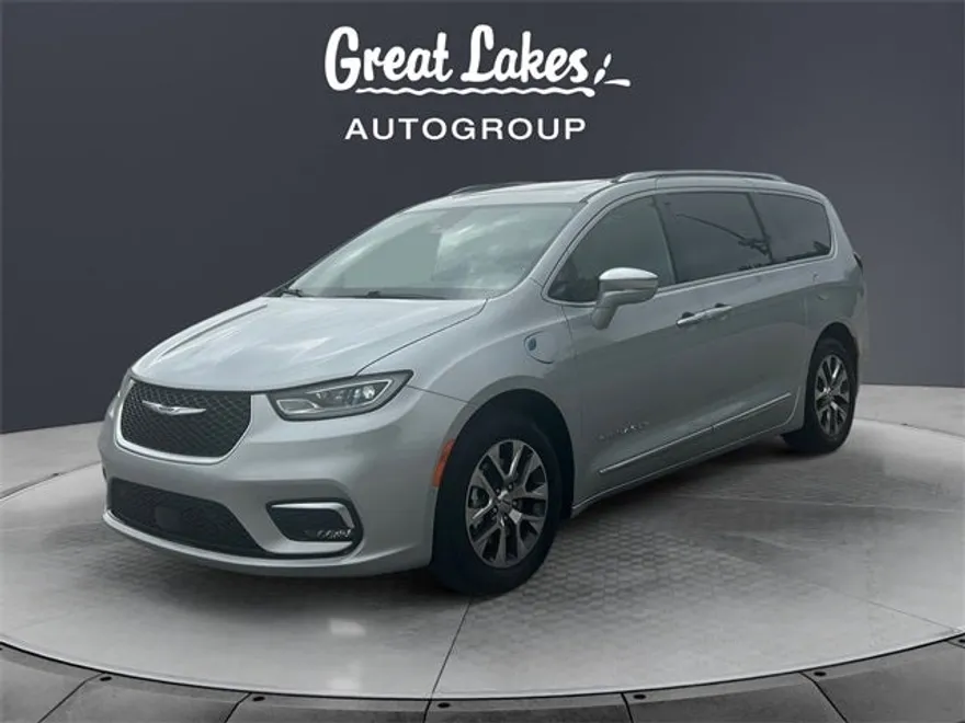 2023 Chrysler Pacifica Hybrid Pinnacle photo 1
