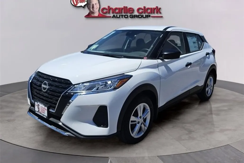 2025 Nissan Kicks Play S photo 1