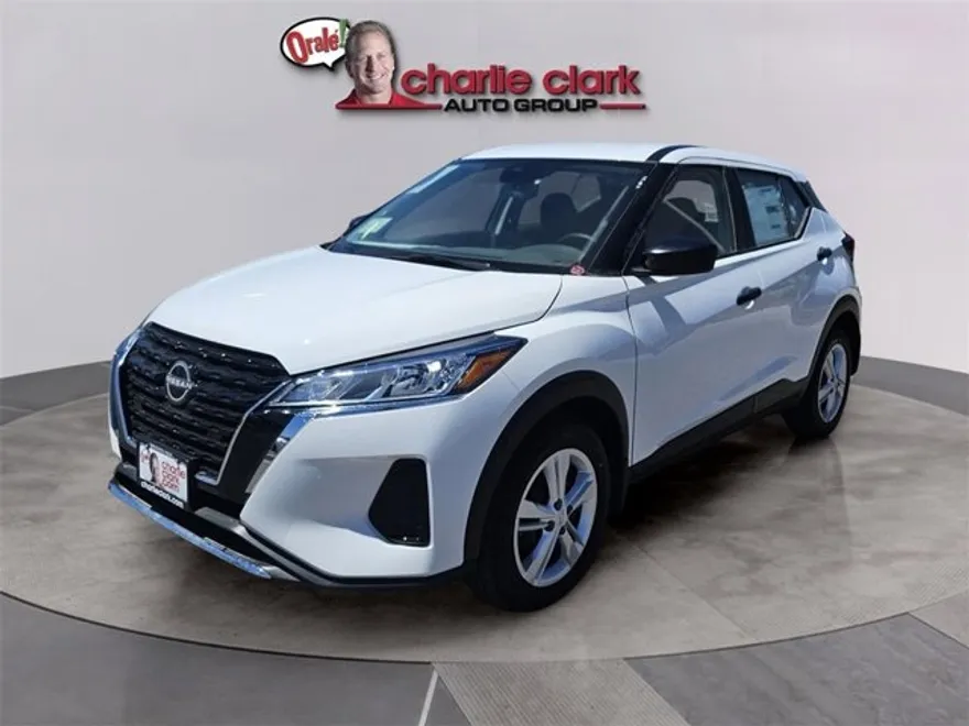 2025 Nissan Kicks Play S photo 1