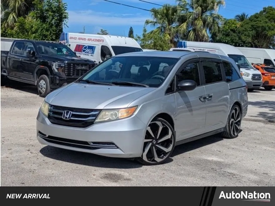 2015 Honda Odyssey LX photo 1