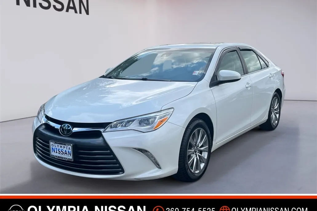 2017 Toyota Camry XLE photo 1