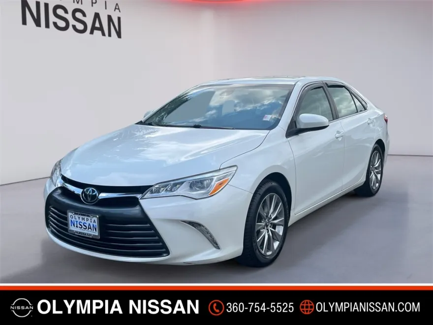 2017 Toyota Camry XLE photo 1