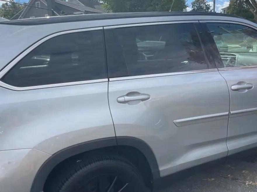 2019 Toyota Highlander SE photo 1