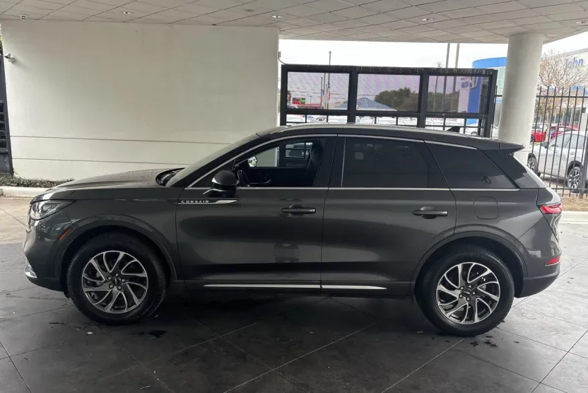 2020 Lincoln Corsair Standard photo 1