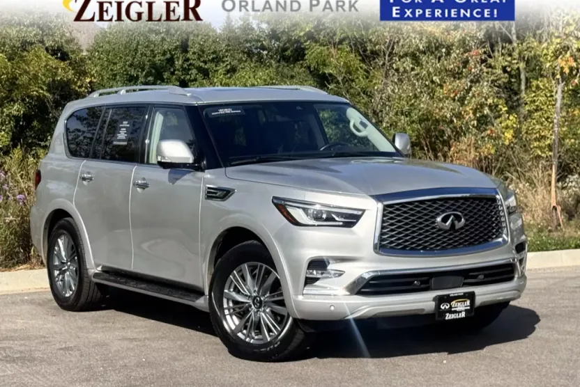 2022 Infiniti QX80 Luxe photo 1