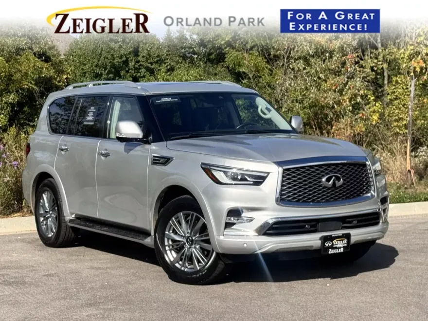 2022 Infiniti QX80 Luxe photo 1