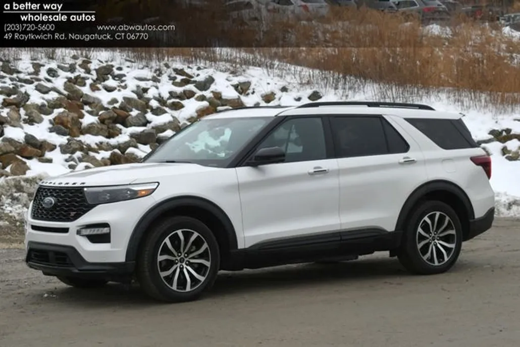 2021 Ford Explorer ST photo 1