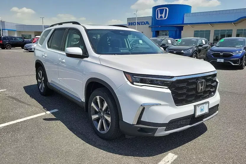 2025 Honda Pilot Touring photo 1