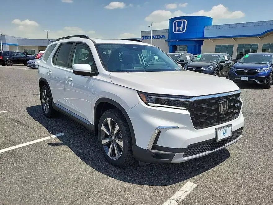 2025 Honda Pilot Touring photo 1