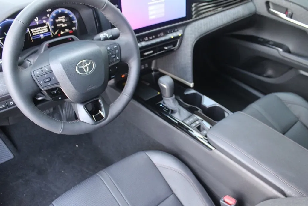 2025 Toyota Camry XLE photo 1