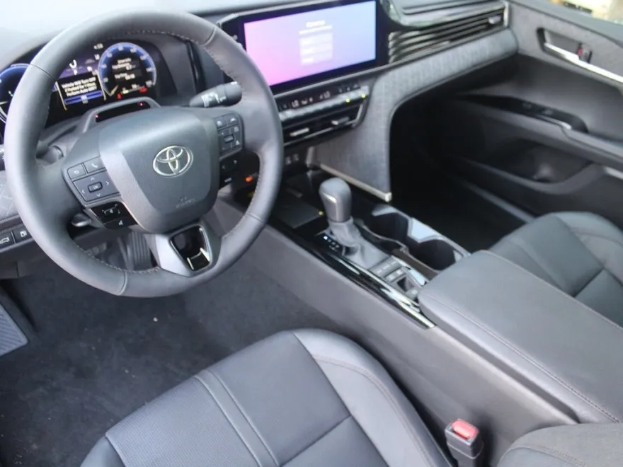 2025 Toyota Camry XLE photo 1