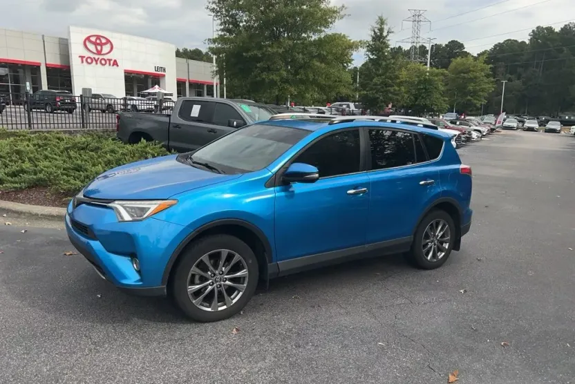 2018 Toyota RAV4 Limited photo 1