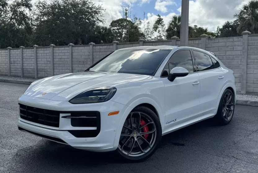 2024 Porsche Cayenne Coupe S photo 1