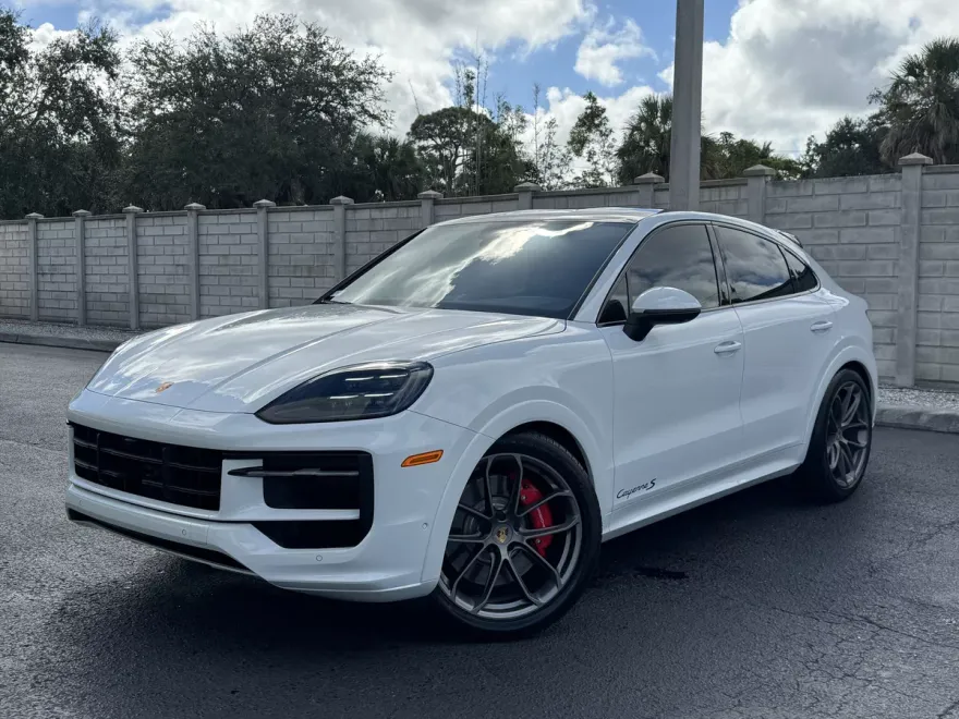 2024 Porsche Cayenne Coupe S photo 1