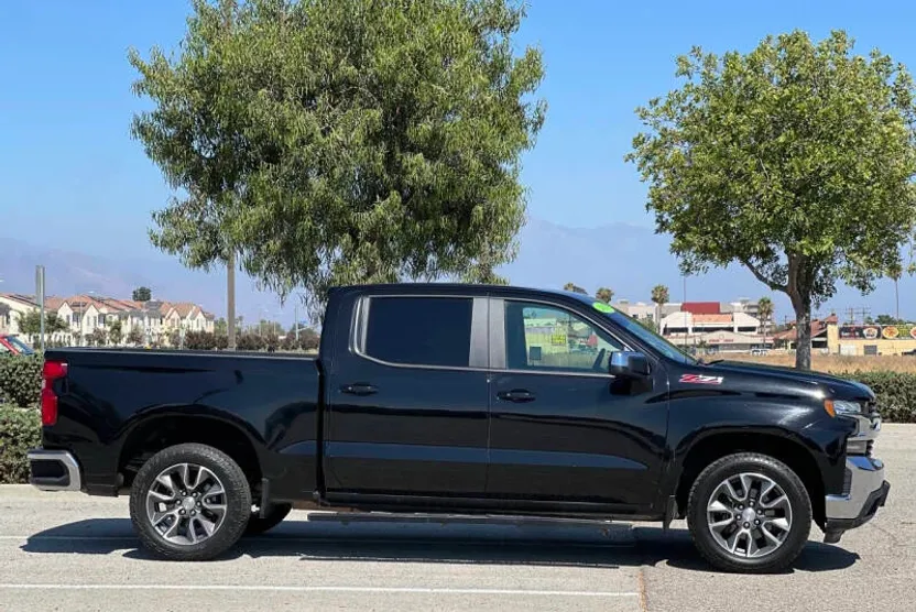 2019 Chevrolet Silverado 1500 LT photo 1