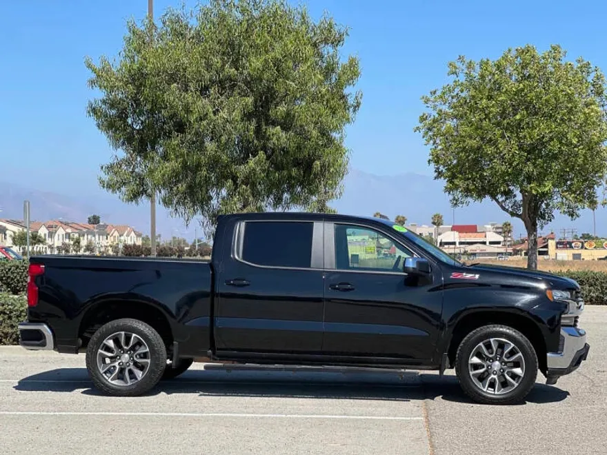 2019 Chevrolet Silverado 1500 LT photo 1