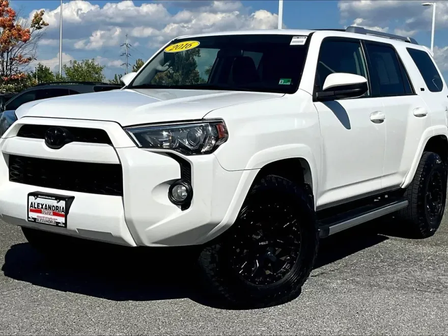 2016 Toyota 4Runner SR5 photo 1