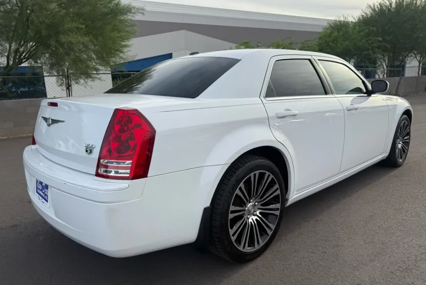 2010 Chrysler 300 S photo 1