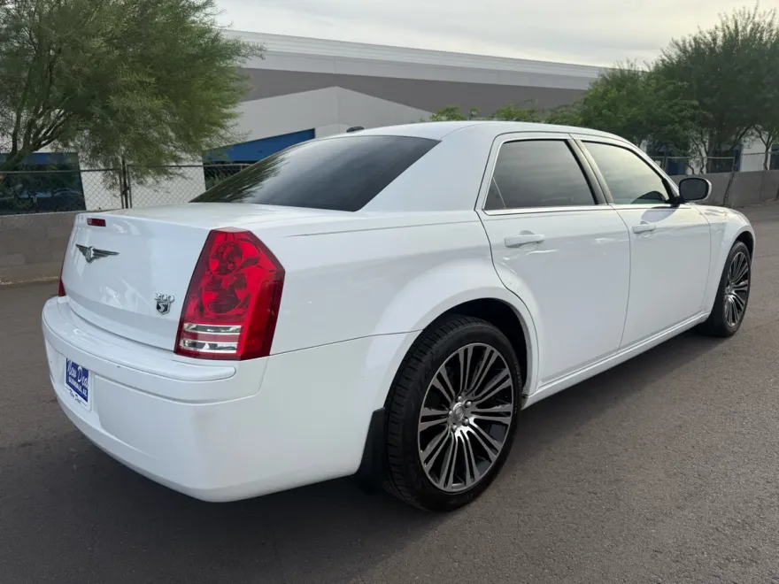 2010 Chrysler 300 S photo 1
