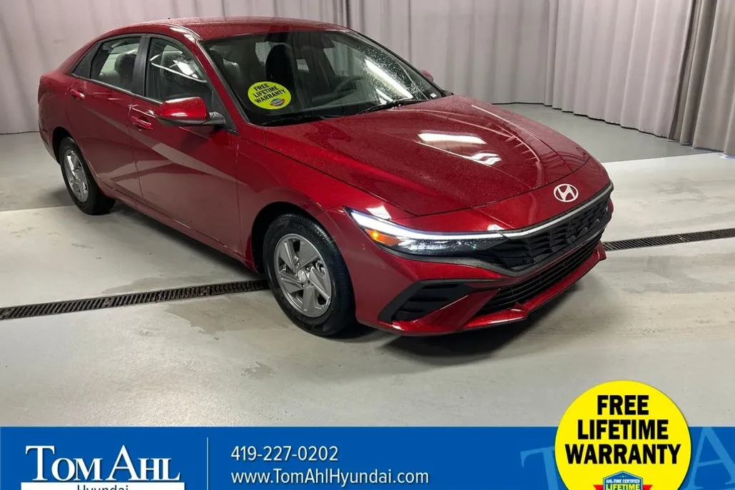 2025 Hyundai Elantra SE photo 1