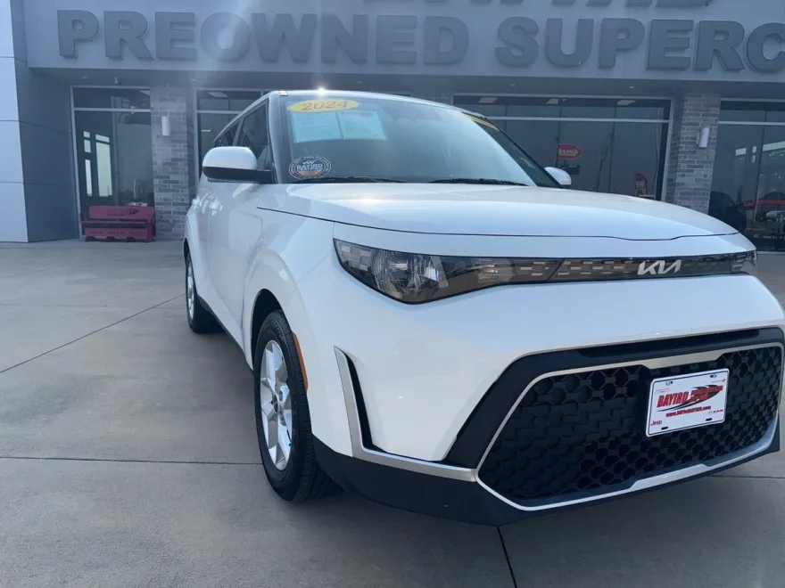 2024 Kia Soul LX photo 1