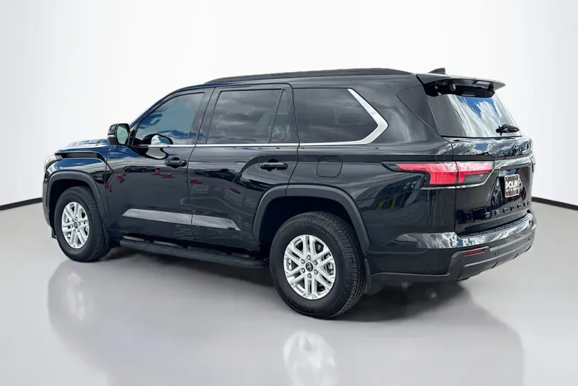 2023 Toyota Sequoia SR5 photo 1