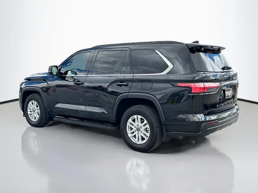 2023 Toyota Sequoia SR5 photo 1