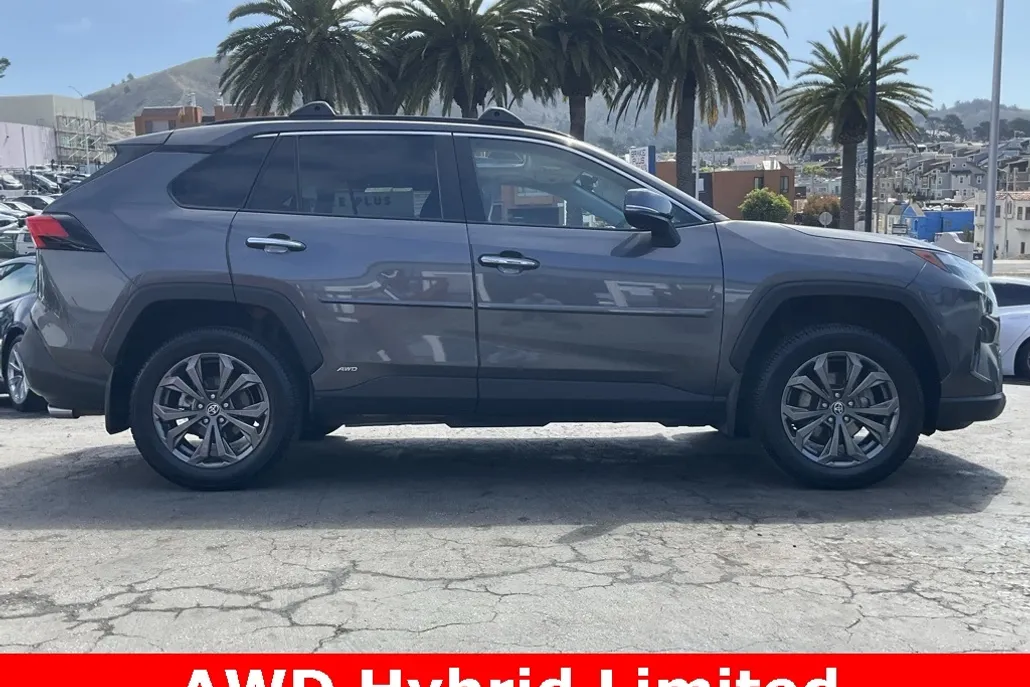 2022 Toyota RAV4 Hybrid Limited photo 1