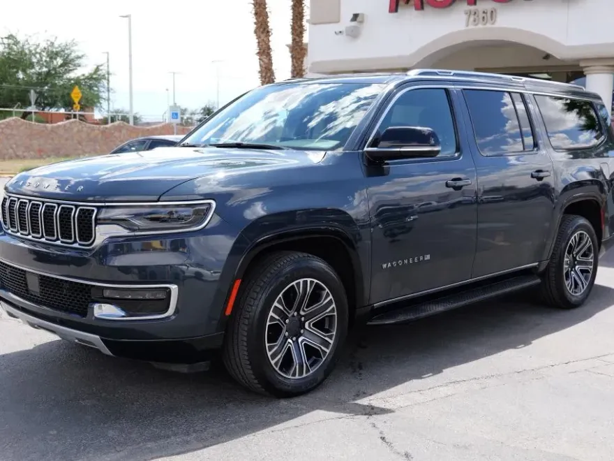 2024 Jeep Wagoneer L Series II photo 1