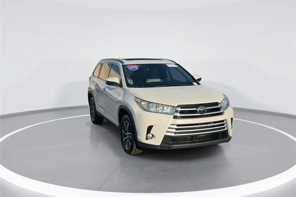 2019 Toyota Highlander XLE photo 1