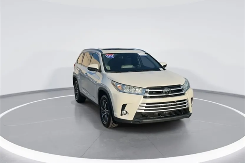 2019 Toyota Highlander XLE photo 1