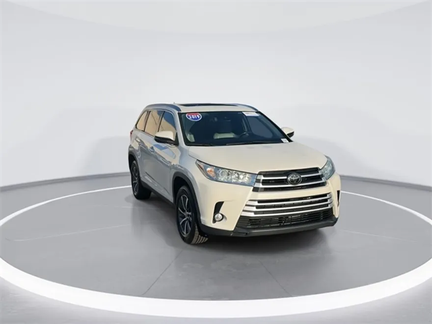 2019 Toyota Highlander XLE photo 1