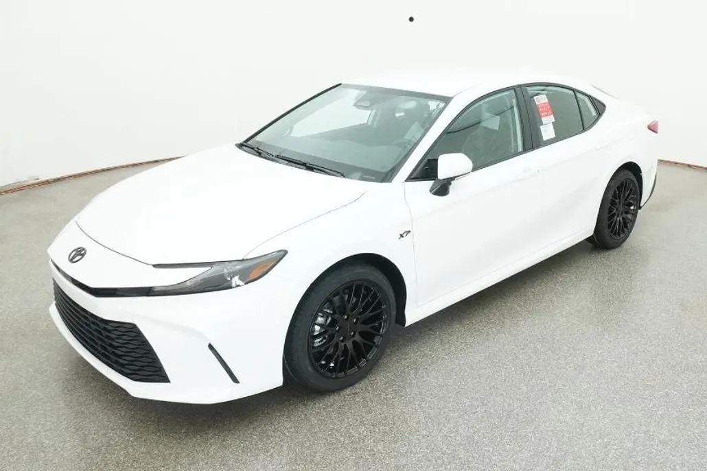2025 Toyota Camry LE photo 1