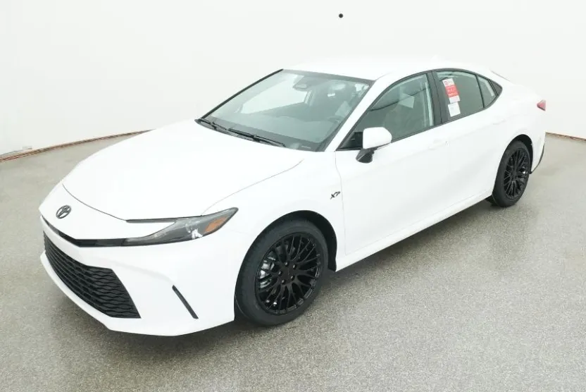 2025 Toyota Camry LE photo 1